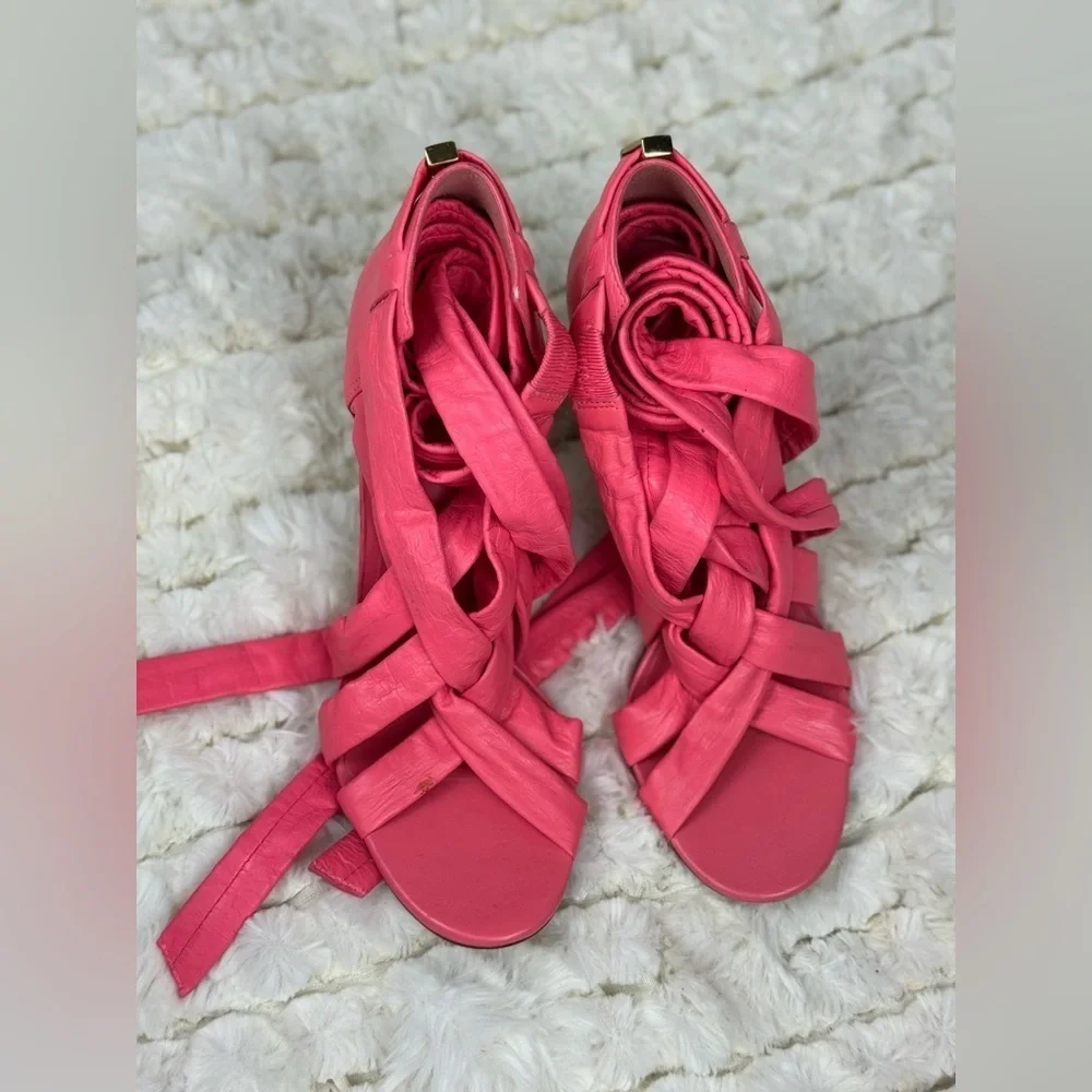 Tory Burch Pink Sandals with Elegant Straps
